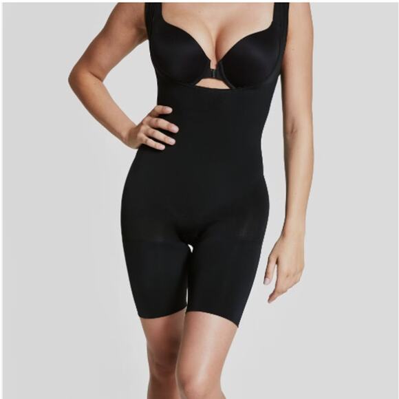 ASSETS SPANX Bodysuit Shapewear Tummy Control Black M Women's Body Slimmer NWT - Picture 1 of 5